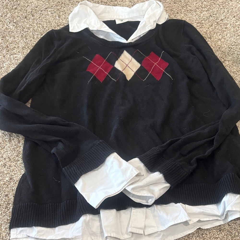 🟢10/$10 - Argyle Pattern Black Sweater with White Collar